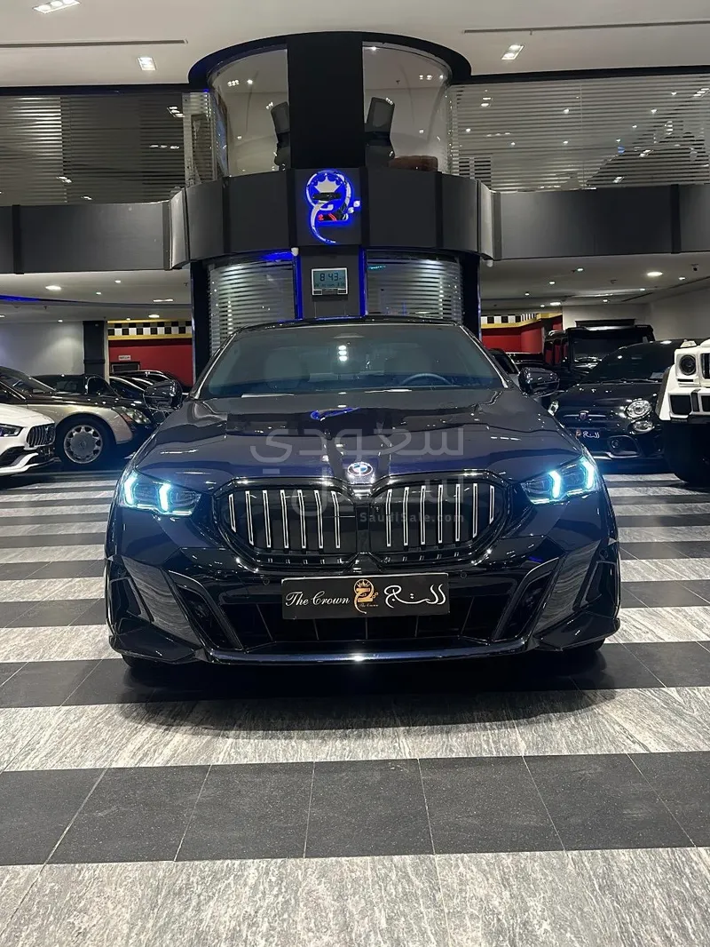 2025 BMW 5 Series 520i Mkit