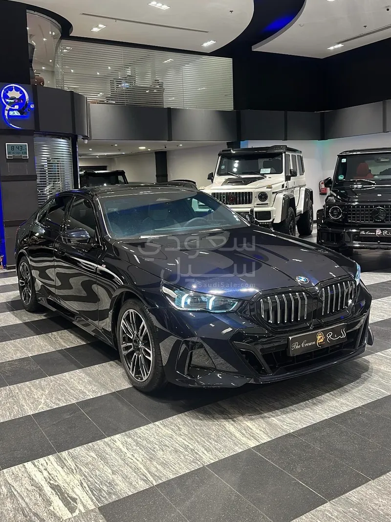 2025 BMW 5 Series 520i Mkit
