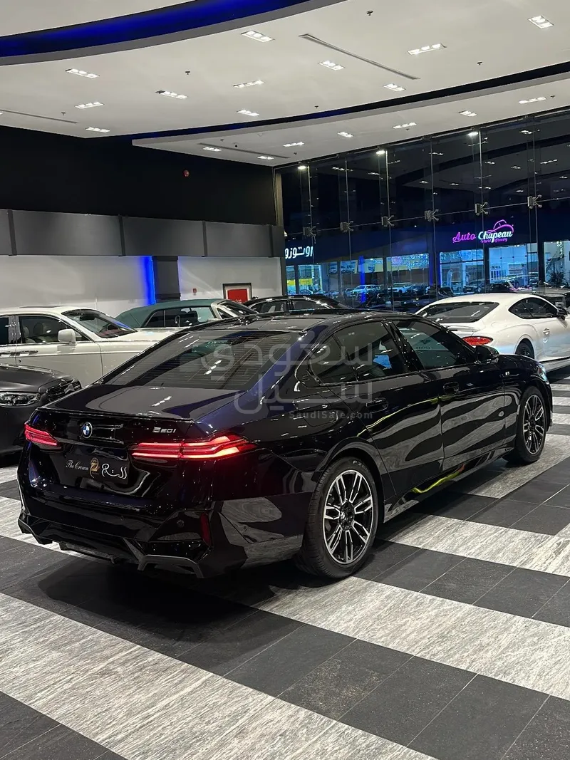 2025 BMW 5 Series 520i Mkit