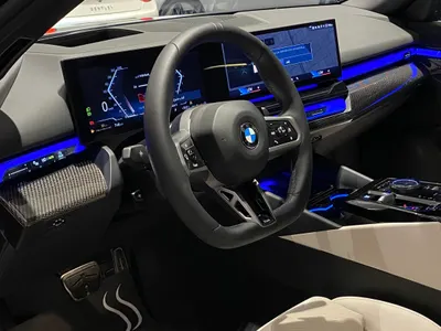 2025 بي ام دبليو الفئة الخامسة 520 أي إم كت