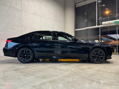 2023 BMW 7 Series 740i