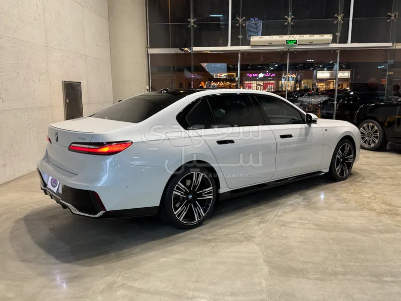 2023 BMW 7 Series 740i