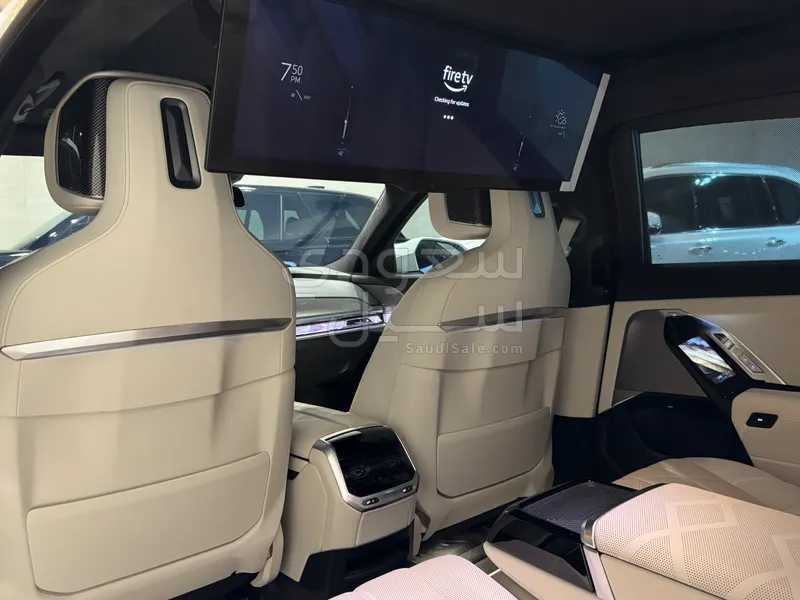 2023 BMW 7 Series 740i