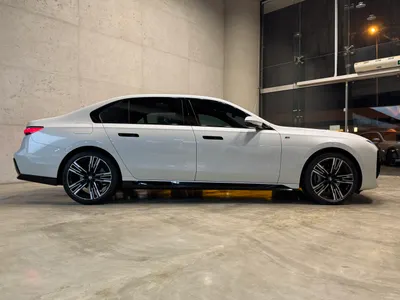2023 BMW 7 Series 740i