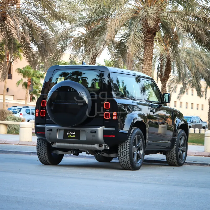 2025 لاند روفر ديفيندر اس اي
