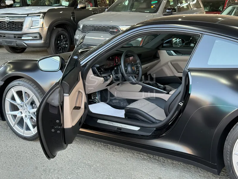 2025 بورش 911 كاريرا