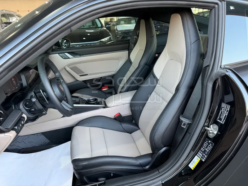 2025 بورش 911 كاريرا