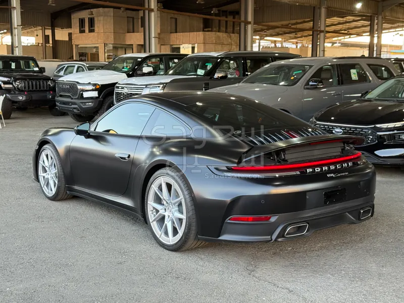2025 بورش 911 كاريرا