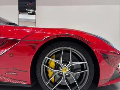 2015 فيراري اف 12