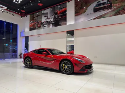 2015 فيراري اف 12