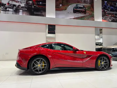 2015 فيراري اف 12