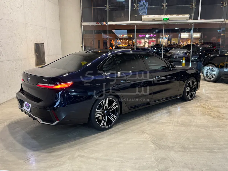 2024 BMW 7 Series 735i