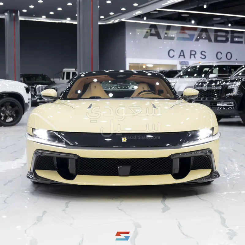 2025 فيراري 12 سيليندر