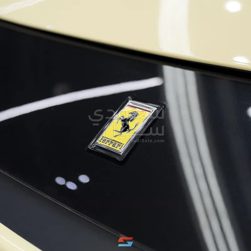 2025 فيراري 12 سيليندر