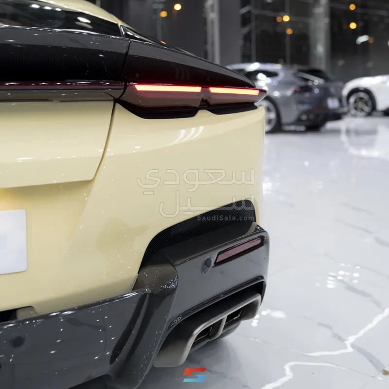 2025 فيراري 12 سيليندر