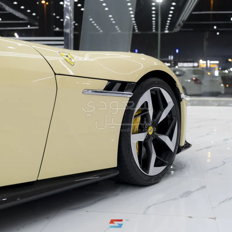 2025 فيراري 12 سيليندر