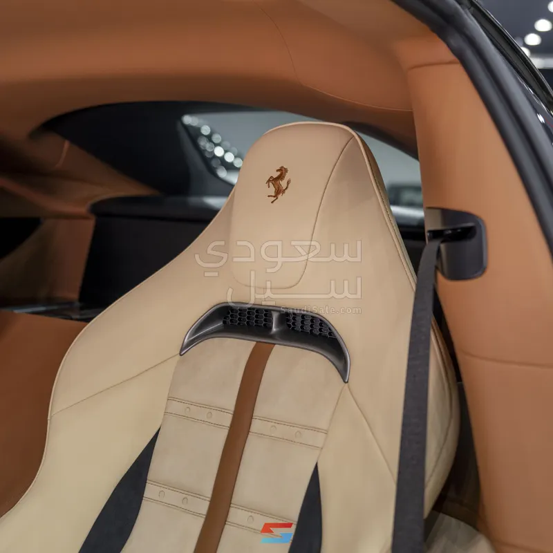 2025 فيراري 12 سيليندر