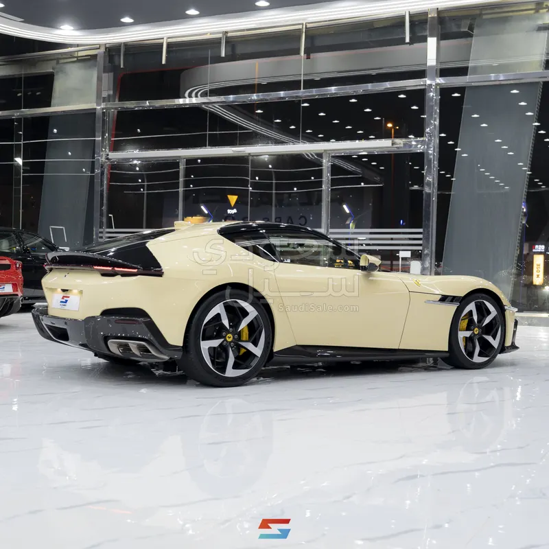 2025 فيراري 12 سيليندر