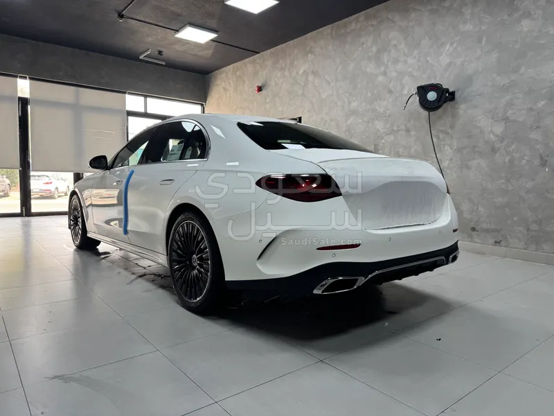 2025 Mercedes-Benz E 300