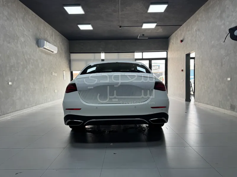 2025 Mercedes-Benz E 300