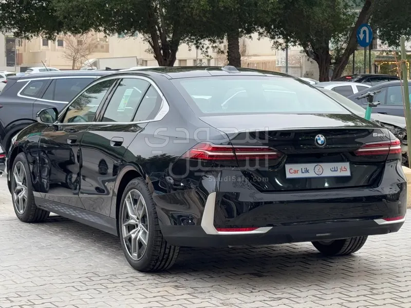 2025 بي ام دبليو الفئة الخامسة 520 أي