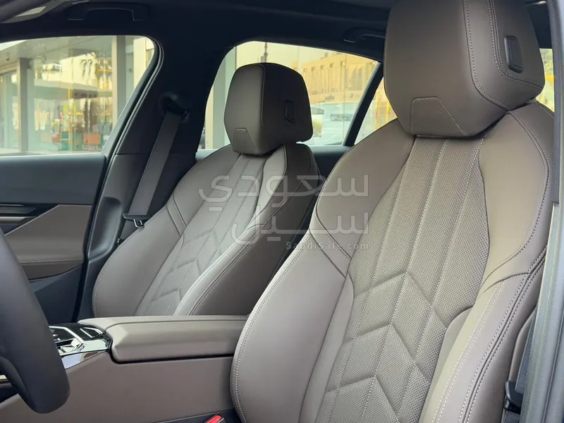 2025 بي ام دبليو الفئة الخامسة 520 أي