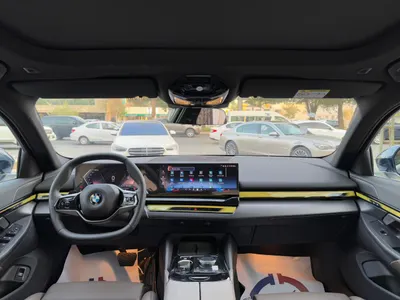 2025 بي ام دبليو الفئة الخامسة 520 أي