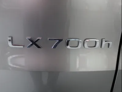 2025 لكزس إل إكس 700 اتش