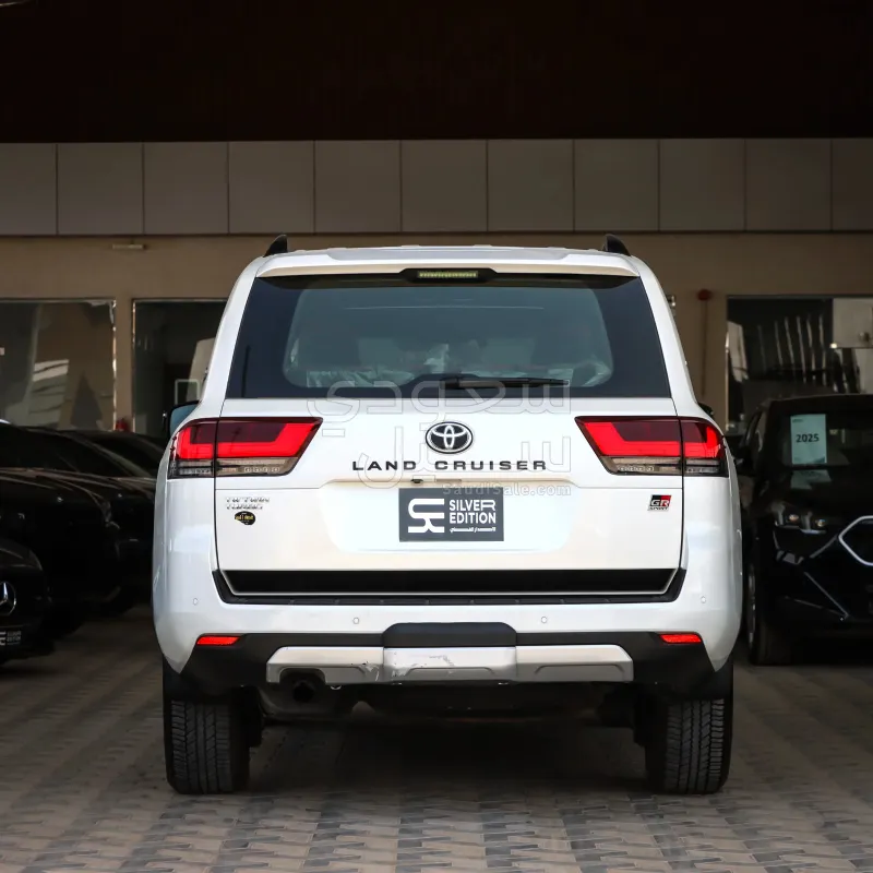 2022 Toyota Land Cruiser GR sport