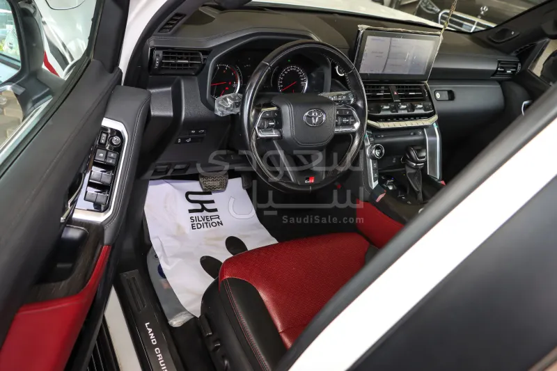 2022 Toyota Land Cruiser GR sport
