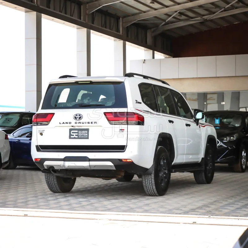 2022 Toyota Land Cruiser GR sport