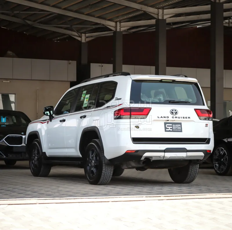 2022 Toyota Land Cruiser GR sport