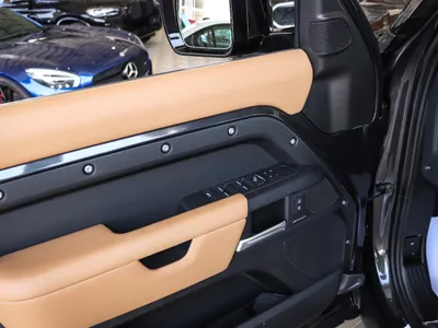 2025 Land Rover Defender HSE