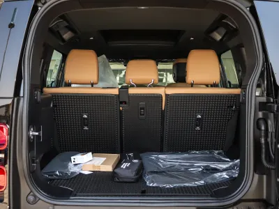 2025 Land Rover Defender HSE