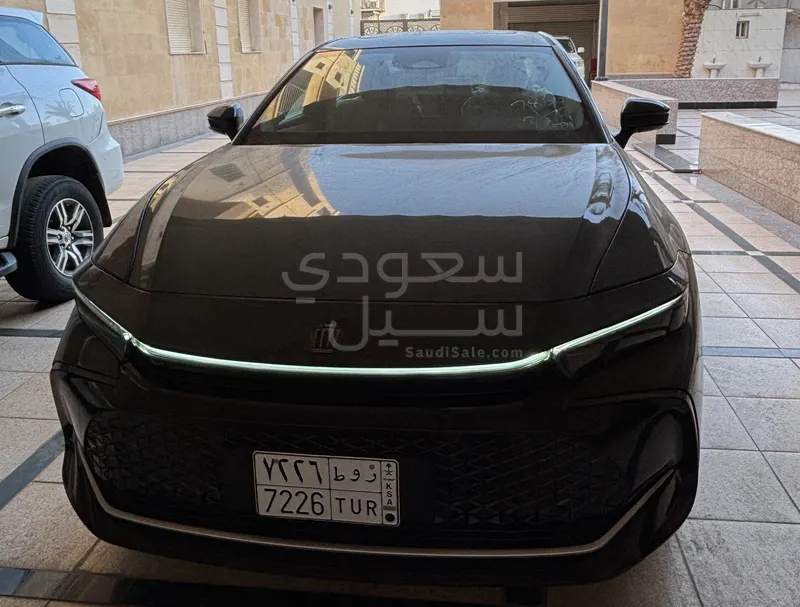 2025 تويوتا كراون بريميوم