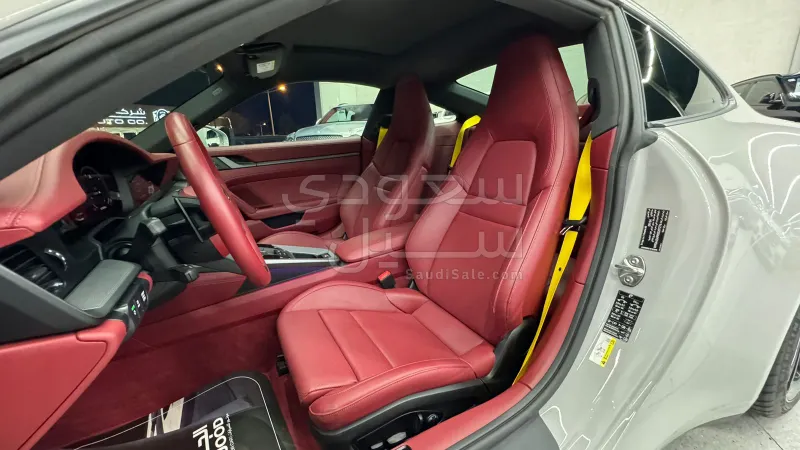 2025 Porsche 911 Carrera