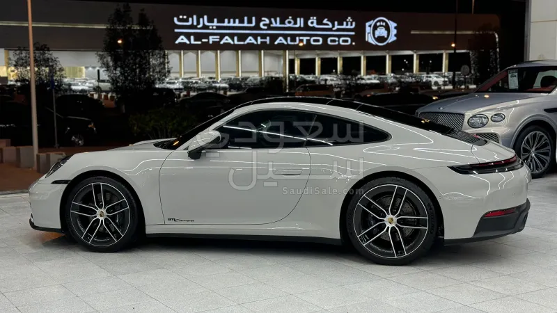 2025 Porsche 911 Carrera