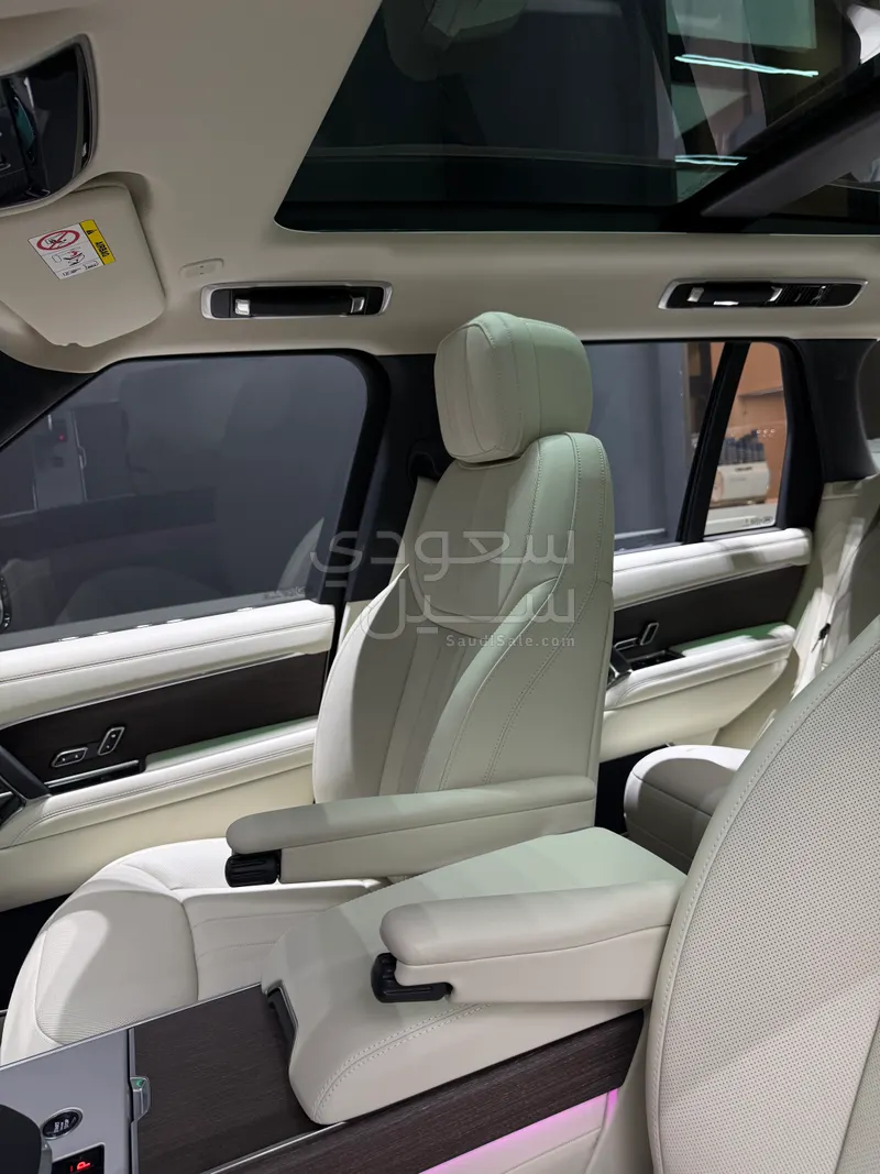 2025 Land Rover Range Rover Vogue SE