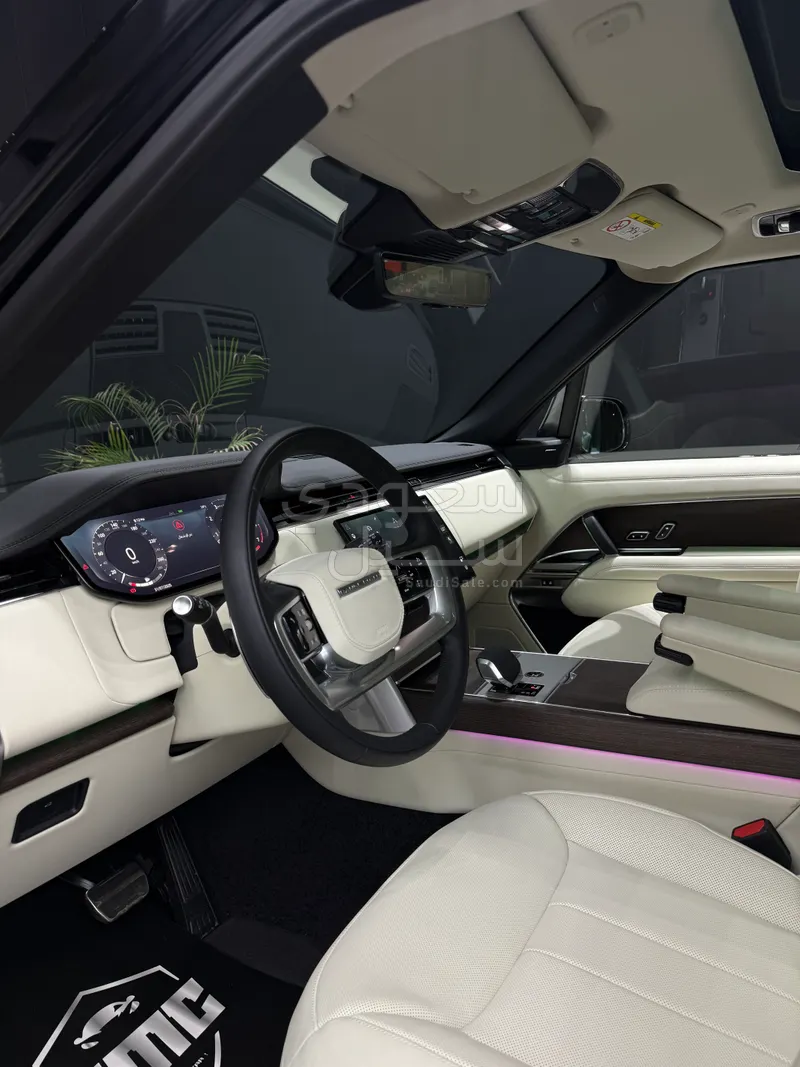 2025 Land Rover Range Rover Vogue SE