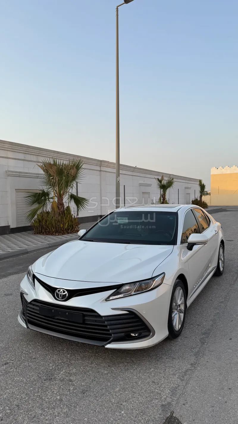 2023 تويوتا كامري جي ال اي