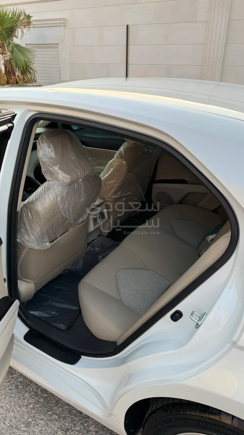 2023 تويوتا كامري جي ال اي