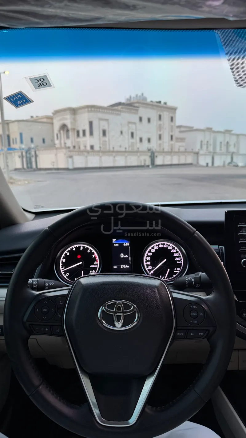 2023 تويوتا كامري جي ال اي