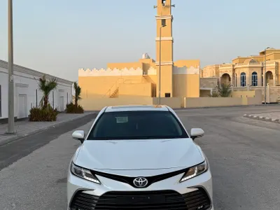 2023 تويوتا كامري جي ال اي