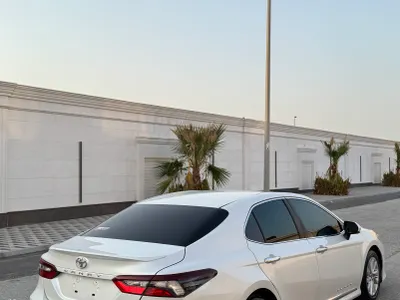 2023 تويوتا كامري جي ال اي