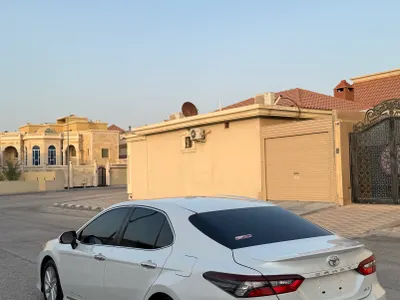 2023 تويوتا كامري جي ال اي