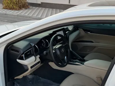 2023 تويوتا كامري جي ال اي