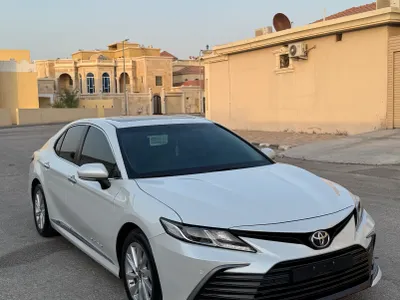 2023 تويوتا كامري جي ال اي