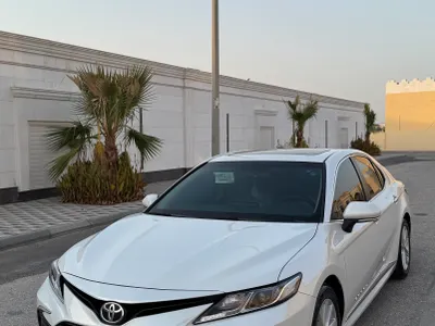 2023 تويوتا كامري جي ال اي