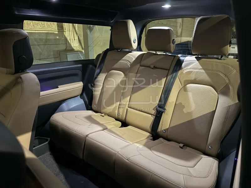 2025 Land Rover Defender