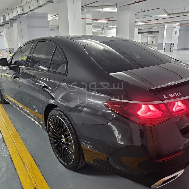 2025 Mercedes-Benz E 300 AMG